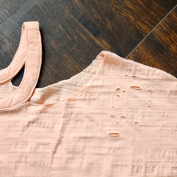 nwt HONEY PUNCH cold shoulder tee S pastel coral melon boxy distressed t-shirt - Picture 3 of 5